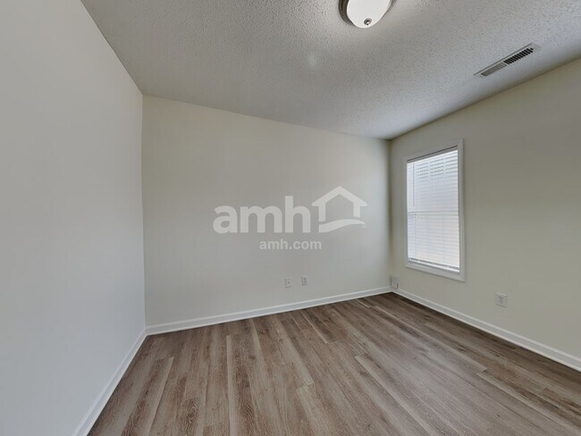 Building Photo - 5640 Regent Village Dr