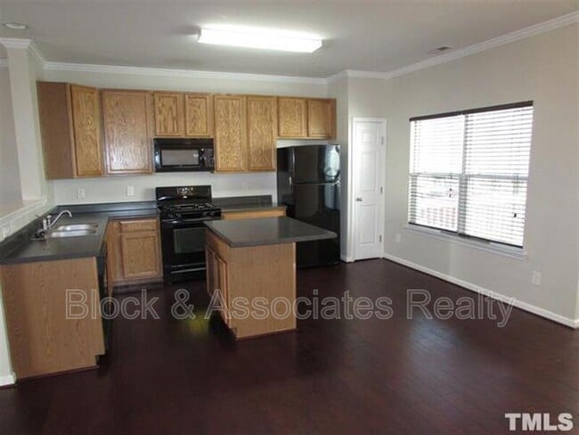 Building Photo - 14411 Hamletville St