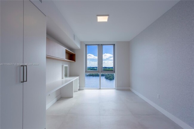 Building Photo - 17111 Biscayne Blvd