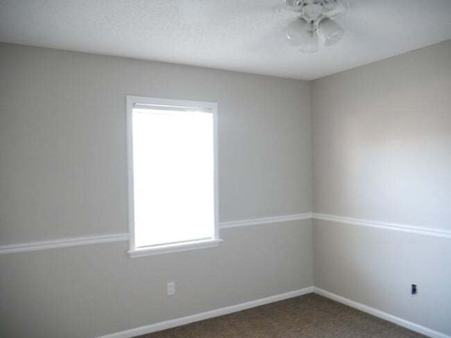 Building Photo - Three bedroom!