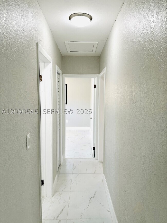 Building Photo - 201 SW 40th Ave