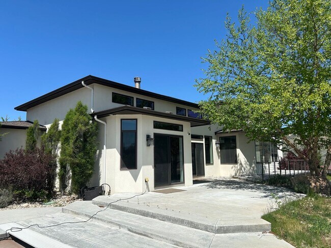 Building Photo - Luxury Living in StarView Estates - 4.98 A...