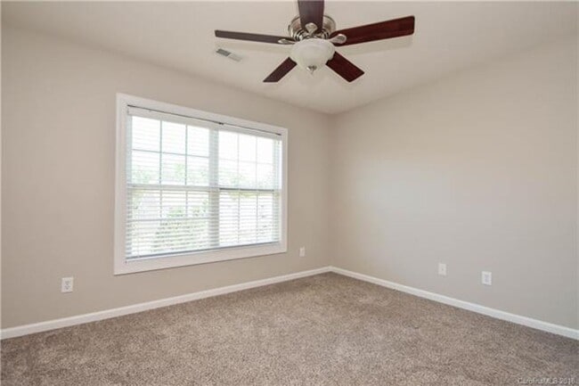Building Photo - 4 BR/2.5BA  Community Pool | Fenced backyard!