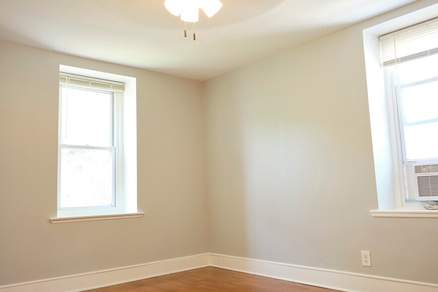 Bedroom detail - 201 Locust St