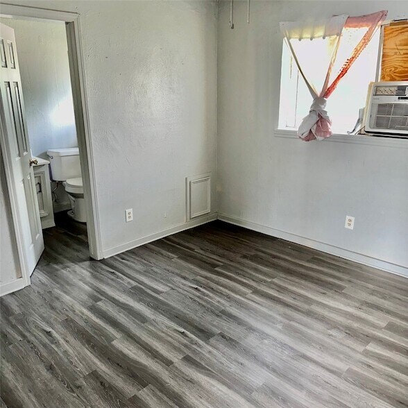 Building Photo - 5409 Suez St