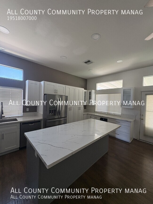 Building Photo - 39560 Bonaire Way
