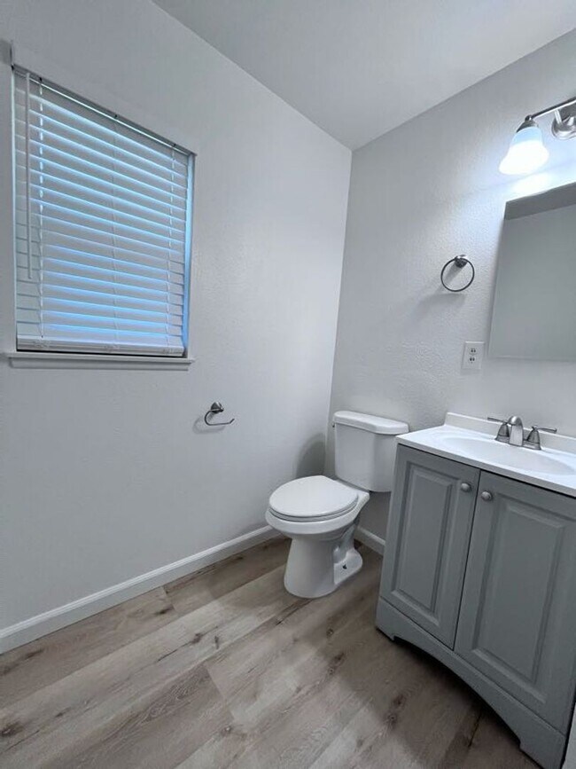 Building Photo - NEWLY RENOVATED South Redlands Home