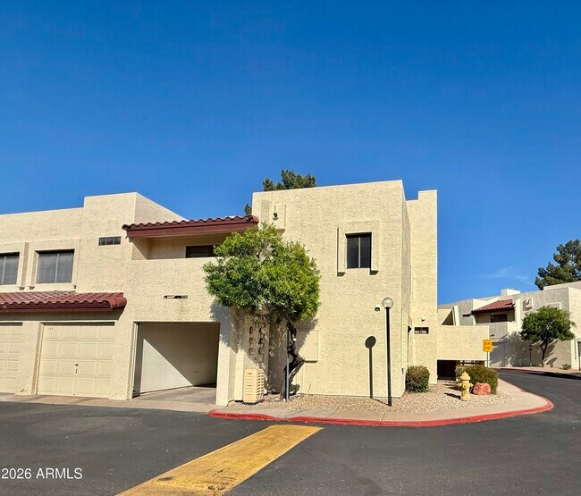 Building Photo - 2020 W Union Hills Dr