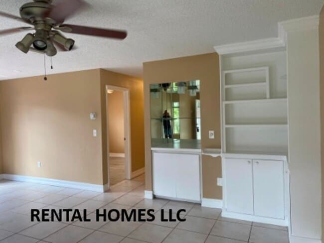 Building Photo - Two Bedroom One Story Townhouse close to Altamonte Mall & all other major local roads