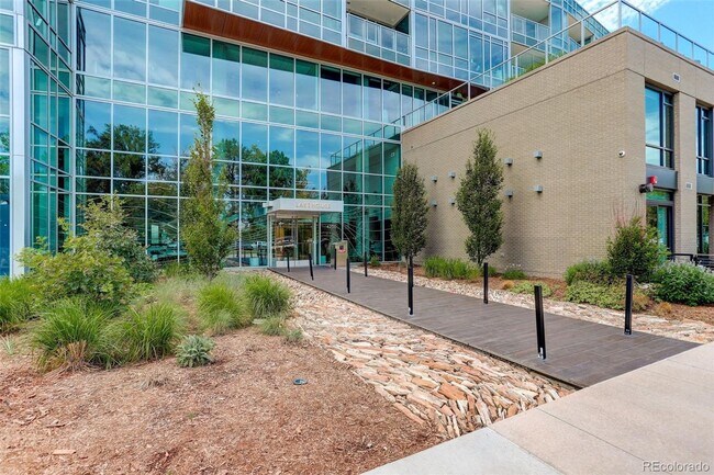 Building Photo - Stunning 2-Bedroom Condo at Sloan's Lake's Premier Lakehouse Community