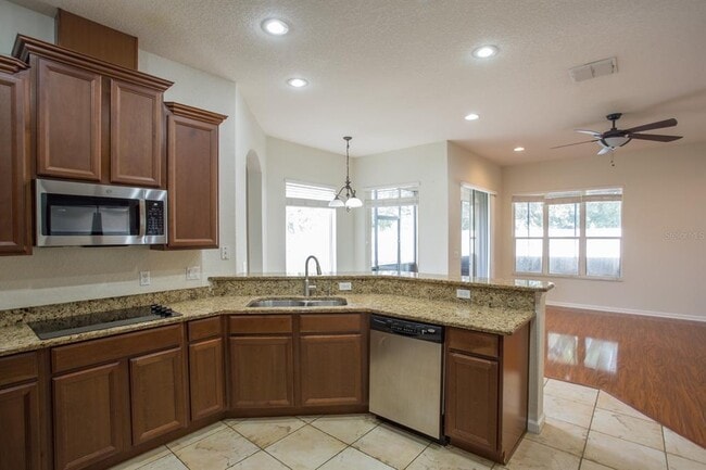 Building Photo - 3876 Shoreview Dr