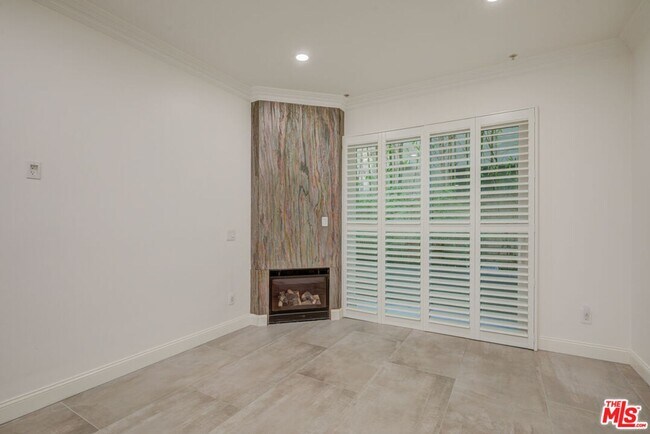 Building Photo - 1444 S Point View St