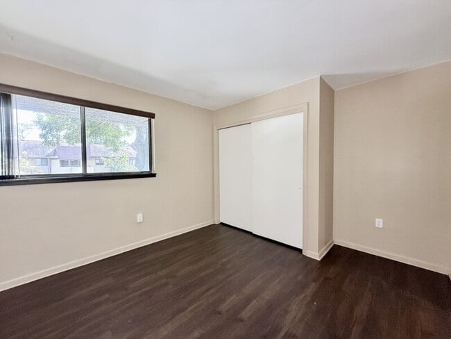 Building Photo - 785 S Village Dr