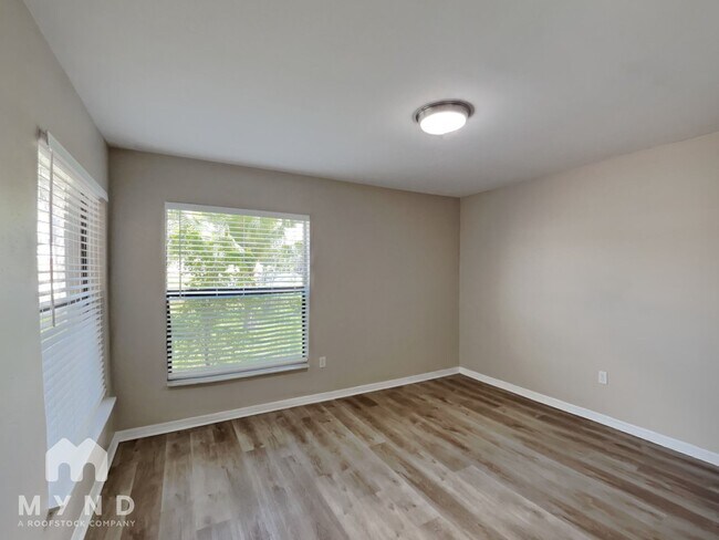 Building Photo - 809 Toledo Ct