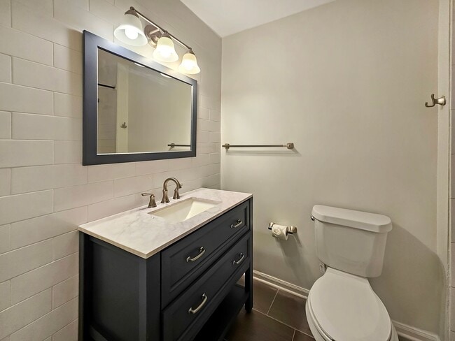 Building Photo - COMING SOON: Beautifully Updated 2/2.5 Townhome Near Truist Park