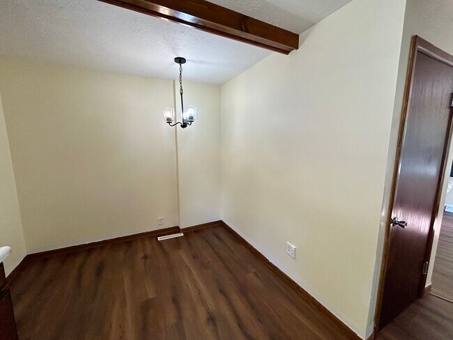 Building Photo - 1000 Kern St
