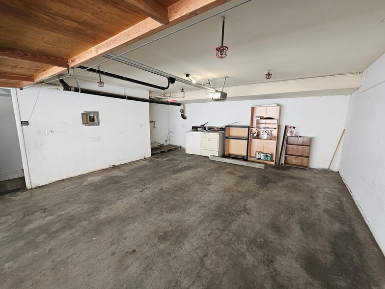 Building Photo - 1417 S Marguerita Ave