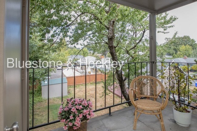 Building Photo - 6403 NE Glisan St