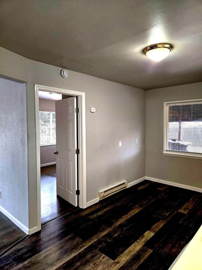 Building Photo - 8420 S Tacoma Way