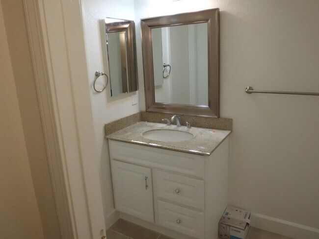 Building Photo - Now leasing beautiful one bedroom home!