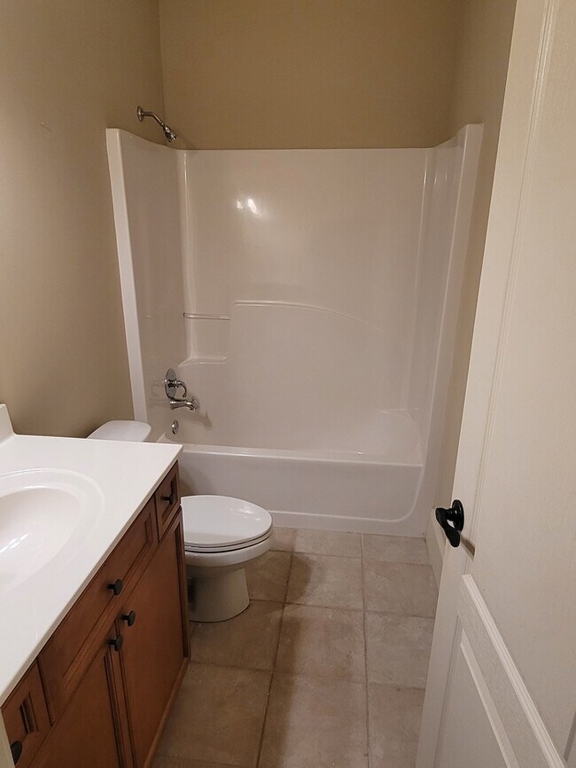 Building Photo - Home For Rent