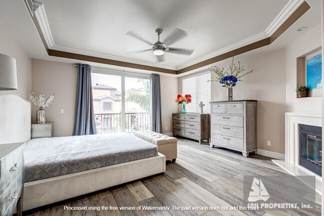 Building Photo - Gorgeous, Large downtown Huntington Beach Vacation Rental