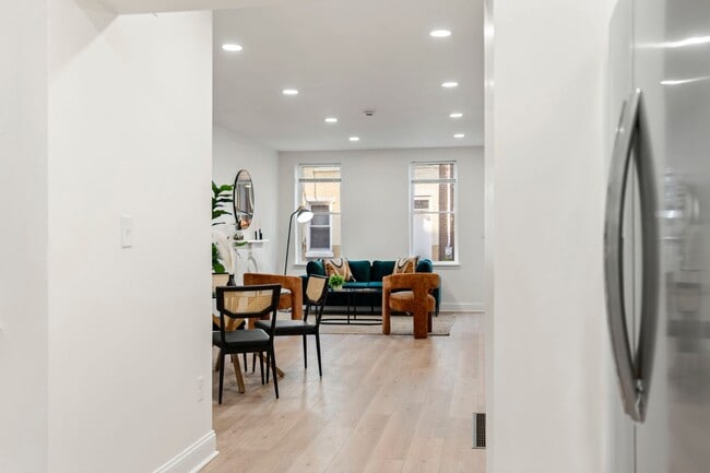 Building Photo - 1638 Latona St