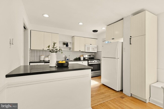Building Photo - 3111 63rd Pl