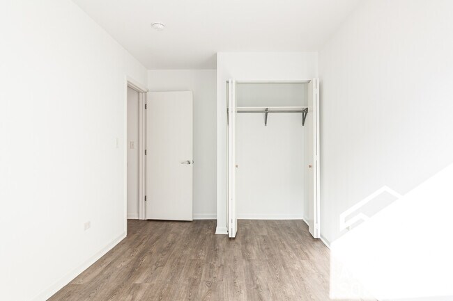 Building Photo - 940 W Winona St