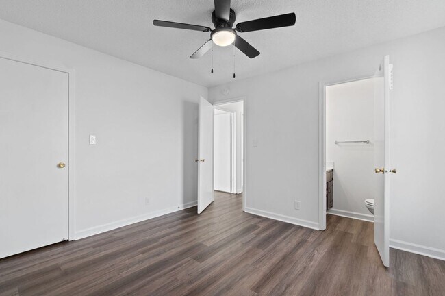 Building Photo - 3 Bedroom Dog Friendly Home For Rent!