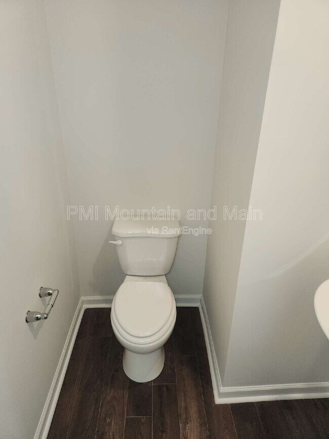 Building Photo - 92 Queen Vly Wy