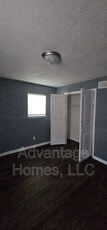 Building Photo - 704 N 70th St