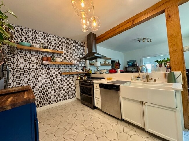 Primary Photo - Renovated DTR Bungalow!