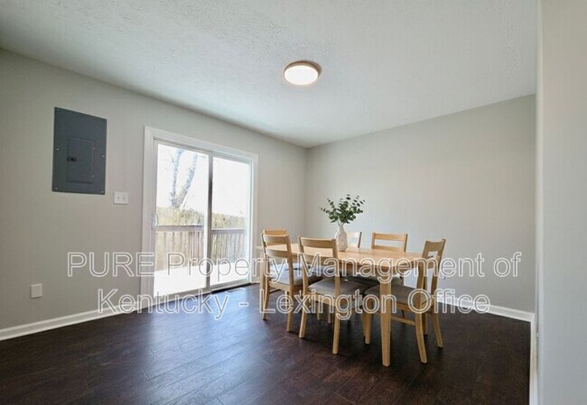 Building Photo - 1430 Vintage Cir