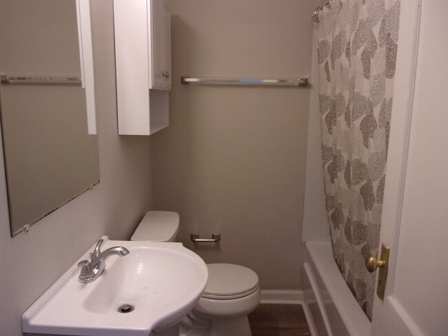 Building Photo - Completely Remodeled 2 Bedroom 1 Bath Home