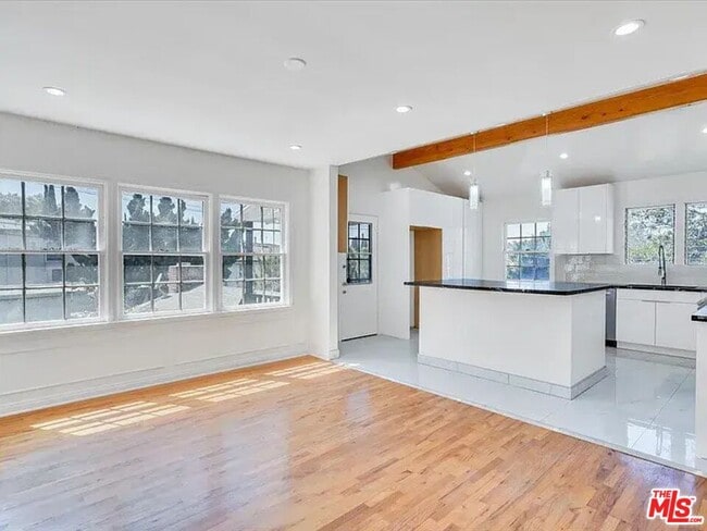 Building Photo - 1703 Kelton Ave