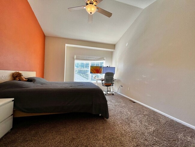 Building Photo - Beautiful 2 Bed 2.5 Bath Condo Near Observ...