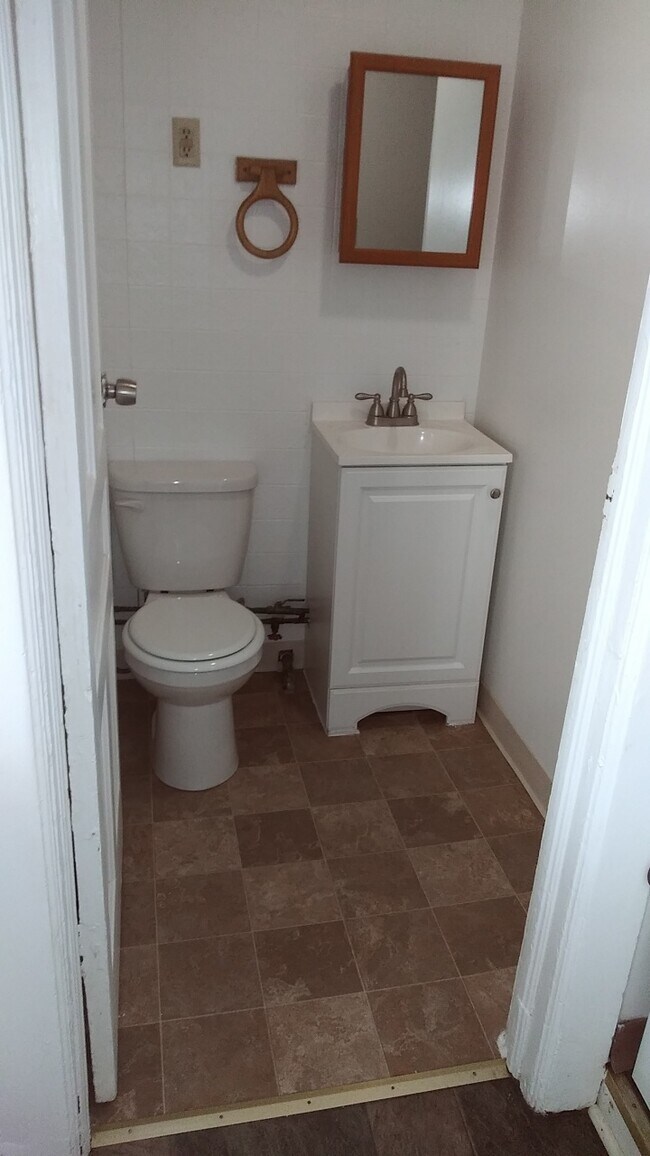 Building Photo - 448 Hawley Ave