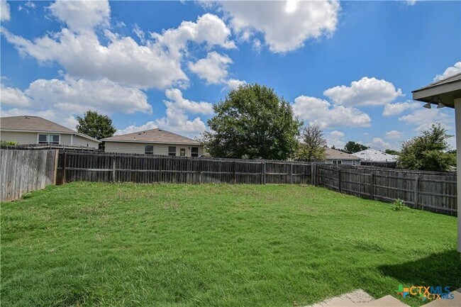 Building Photo - 2216 Vicksburg Ln