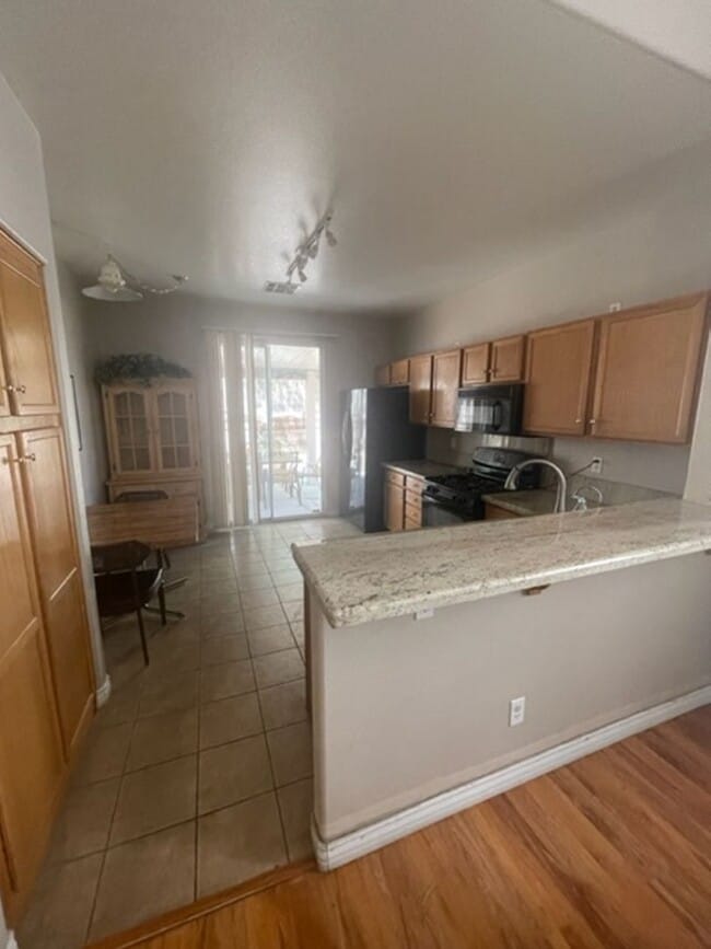 Primary Photo - SINGLE FAMILY 3 BED/ 2.5 BATH W/ DOWNSTAIR...