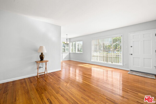 Building Photo - 836 Appelby St