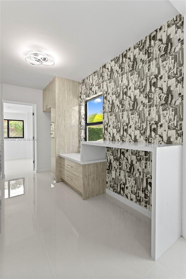 Building Photo - 1640 NE 183rd St