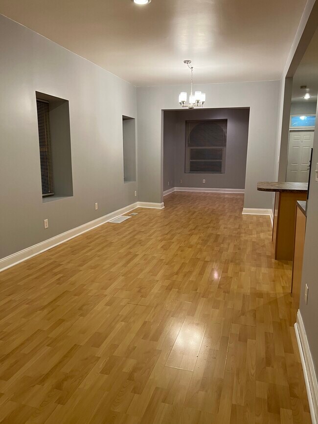 Building Photo - 3965 Shenandoah Ave