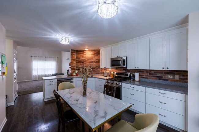 Building Photo - 25037 Brett St