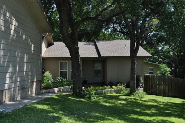 Building Photo - 1606 Southgate Cir