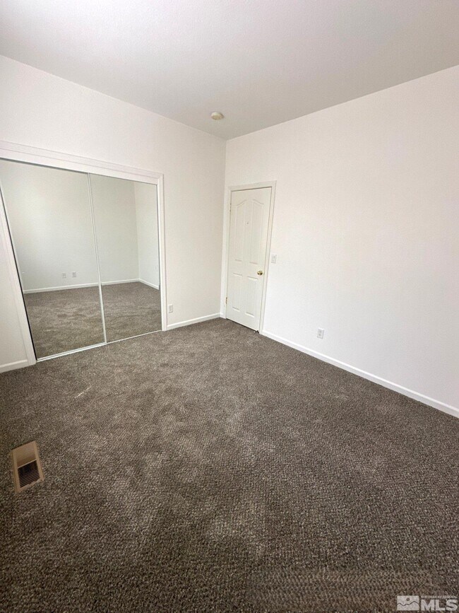 Building Photo - 2662 Pride Dr