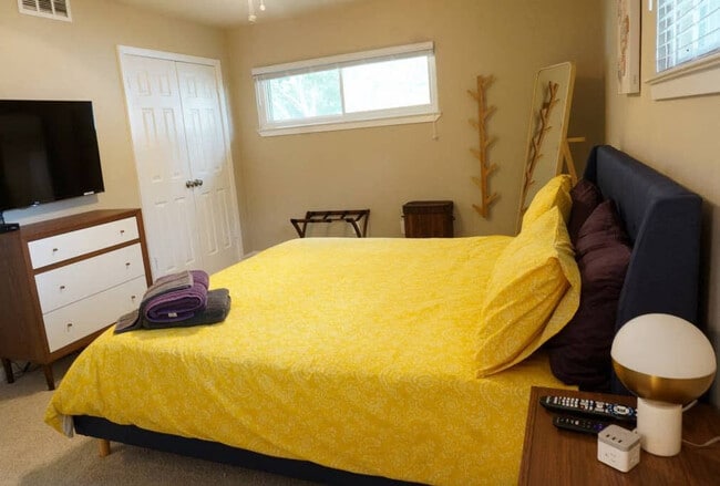 Building Photo - 1919 Puritan Dr