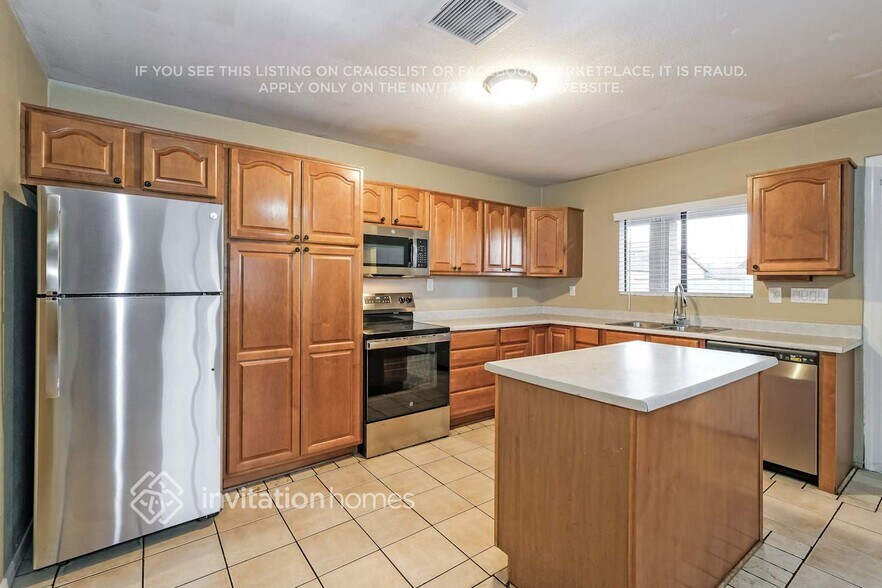 Building Photo - 6940 W Catalina Dr