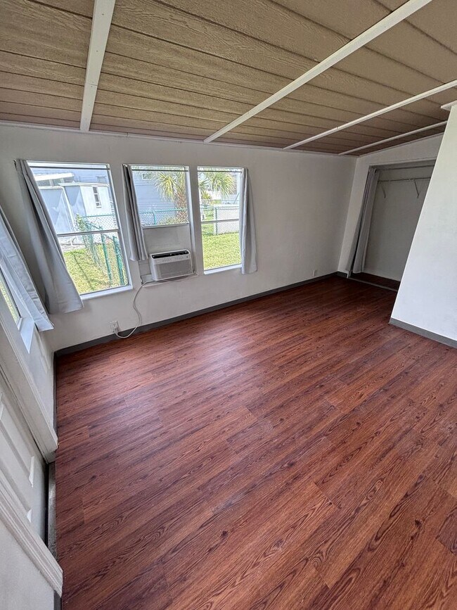 Building Photo - 508 50th Ave Dr W