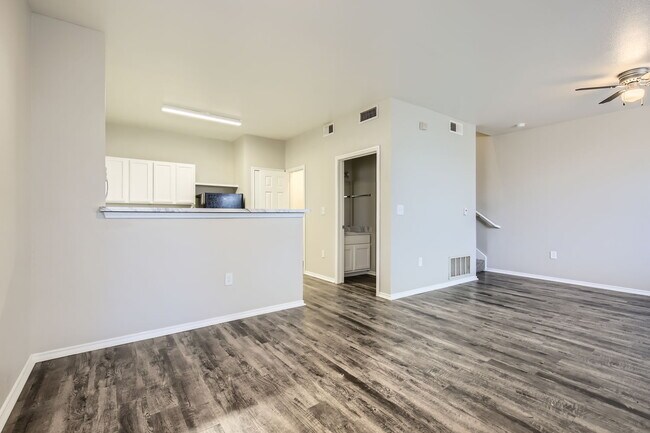 Building Photo - Bella Townhomes
